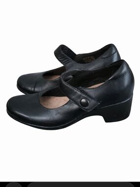 Clarks Emslie Lulin Black Leather Mary Jane Velcro Strap Comfort Shoe Size 7